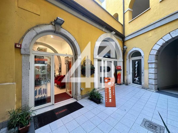 negozio in vendita a Trieste in zona Borgo Teresiano