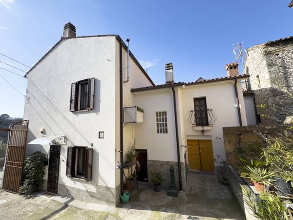 casa indipendente in vendita a Trieste in zona Longhera