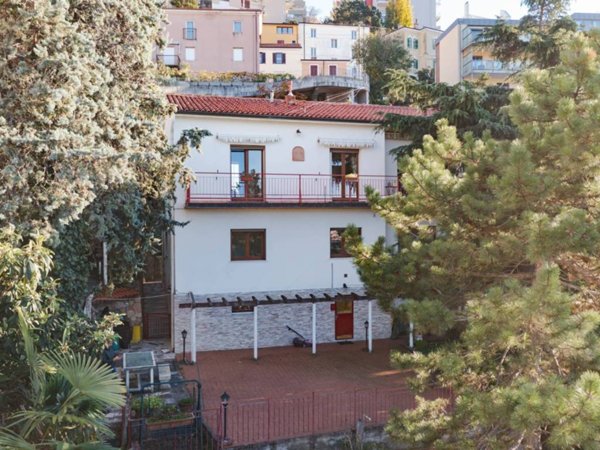 casa indipendente in vendita a Trieste in zona Roiano