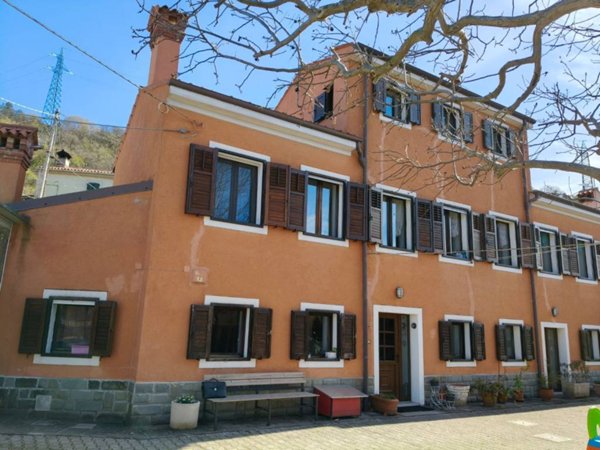 casa indipendente in vendita a Trieste in zona Longhera