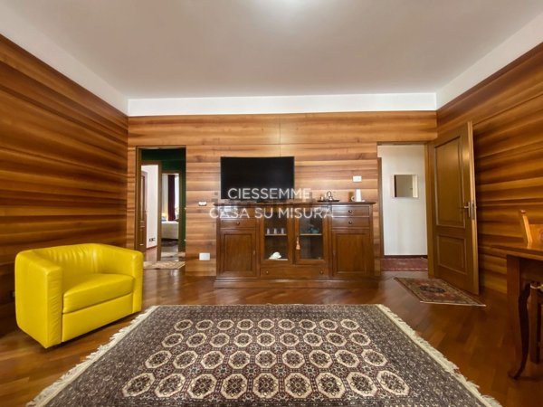 appartamento in vendita a Trieste in zona Borgo Teresiano