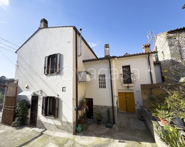 casa indipendente in vendita a Trieste in zona Longhera