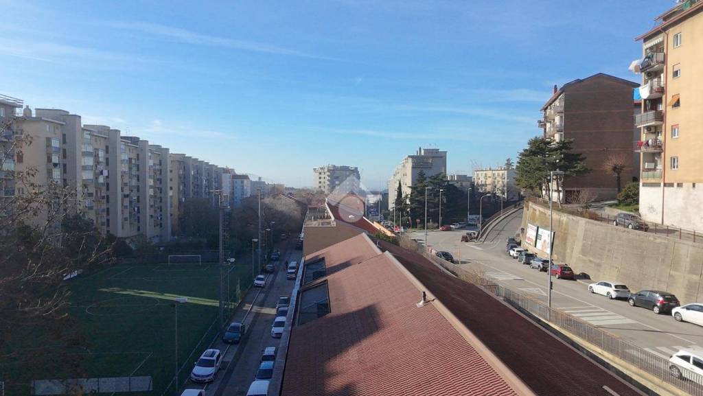 locale commerciale in vendita a Trieste in zona Valmaura