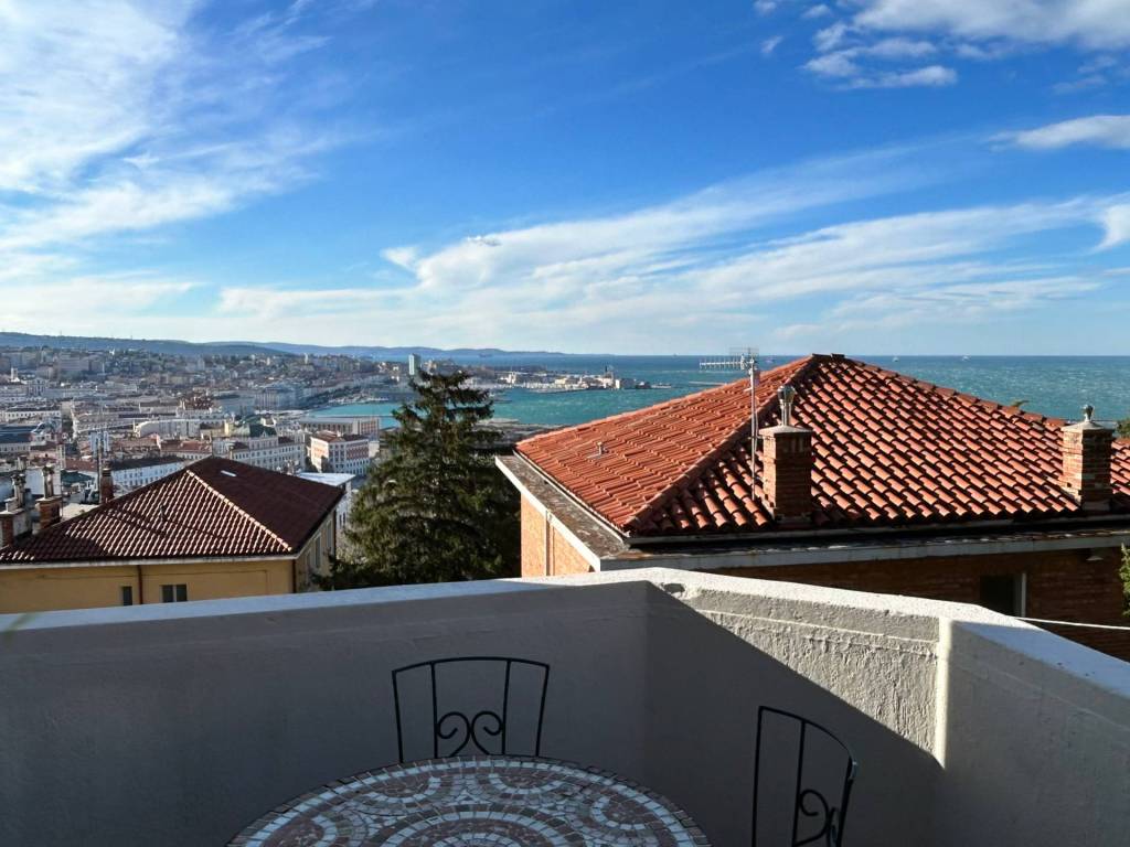 casa indipendente in vendita a Trieste in zona Scorcola