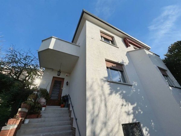 casa indipendente in vendita a Trieste in zona Scorcola