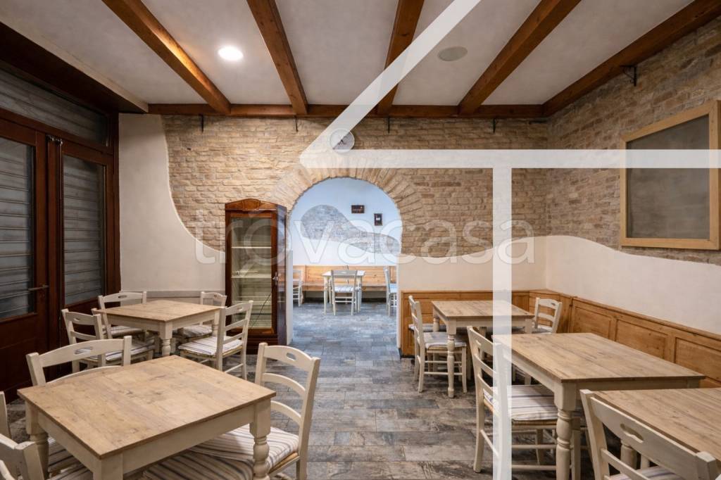 negozio in vendita a Trieste in zona Cologna