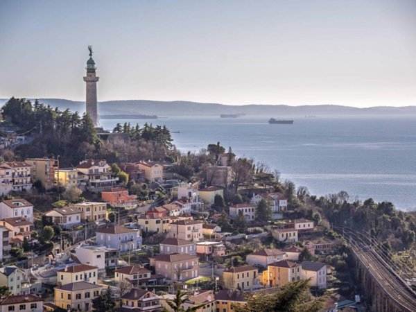 casa indipendente in vendita a Trieste in zona Roiano