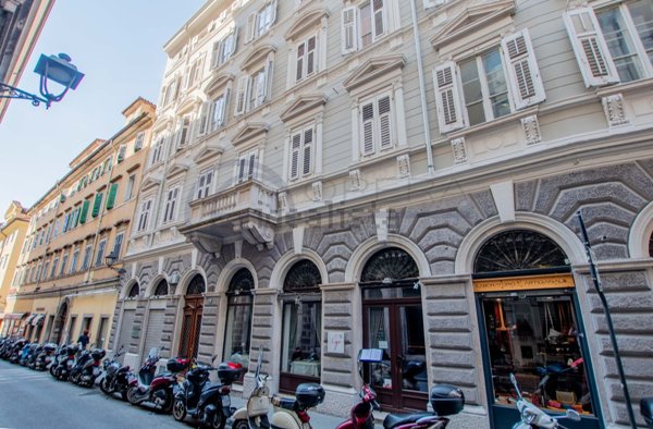 appartamento in vendita a Trieste in zona Città Vecchia