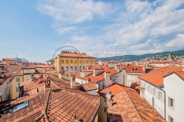 appartamento in vendita a Trieste in zona Città Vecchia