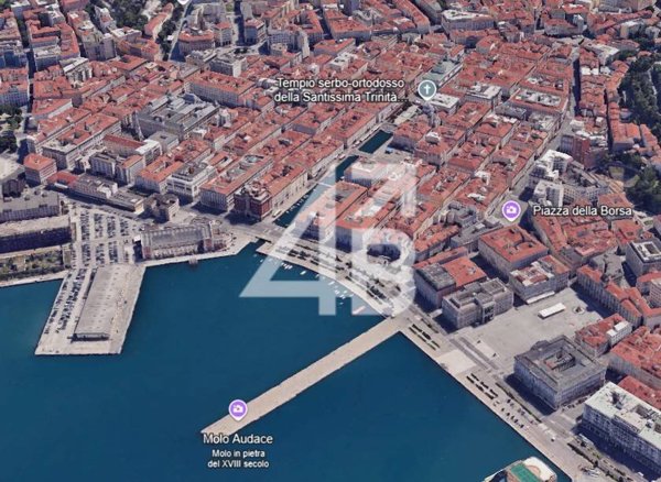 negozio in vendita a Trieste in zona Borgo Teresiano