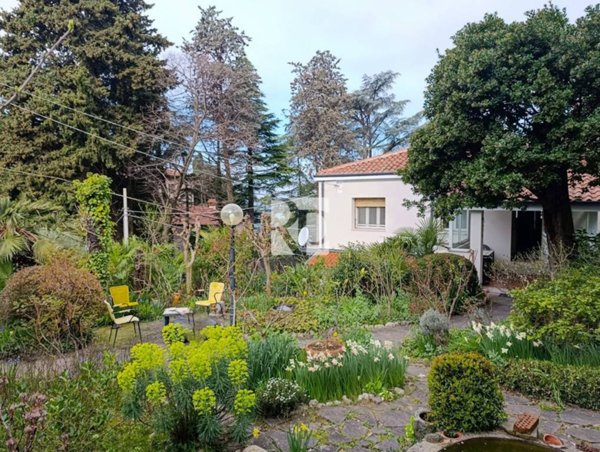 appartamento in vendita a Trieste in zona Grignano