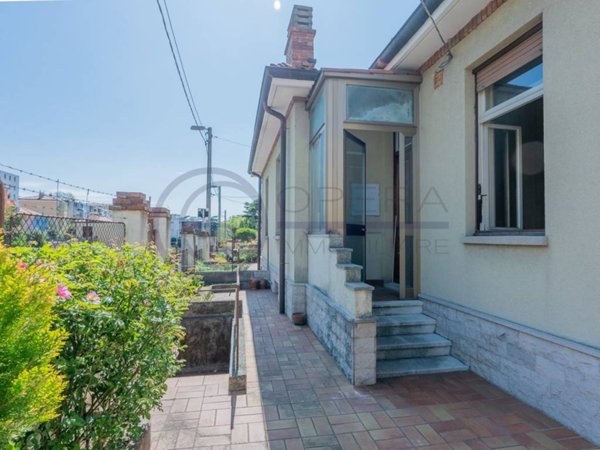 casa indipendente in vendita a Trieste in zona Chiarbola