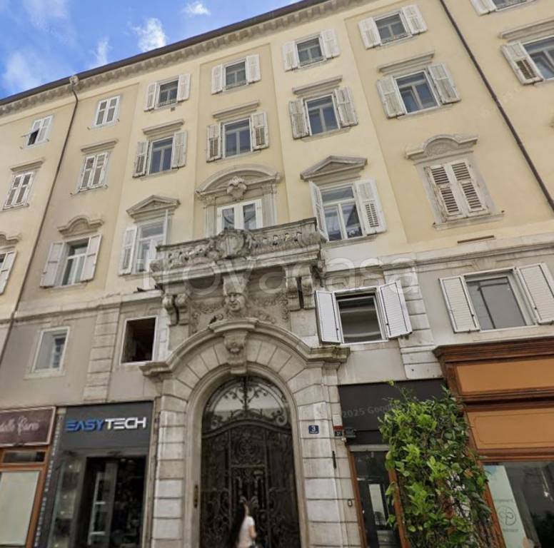 appartamento in vendita a Trieste in zona Borgo Teresiano