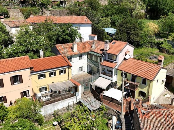casa indipendente in vendita a Trieste in zona Gretta
