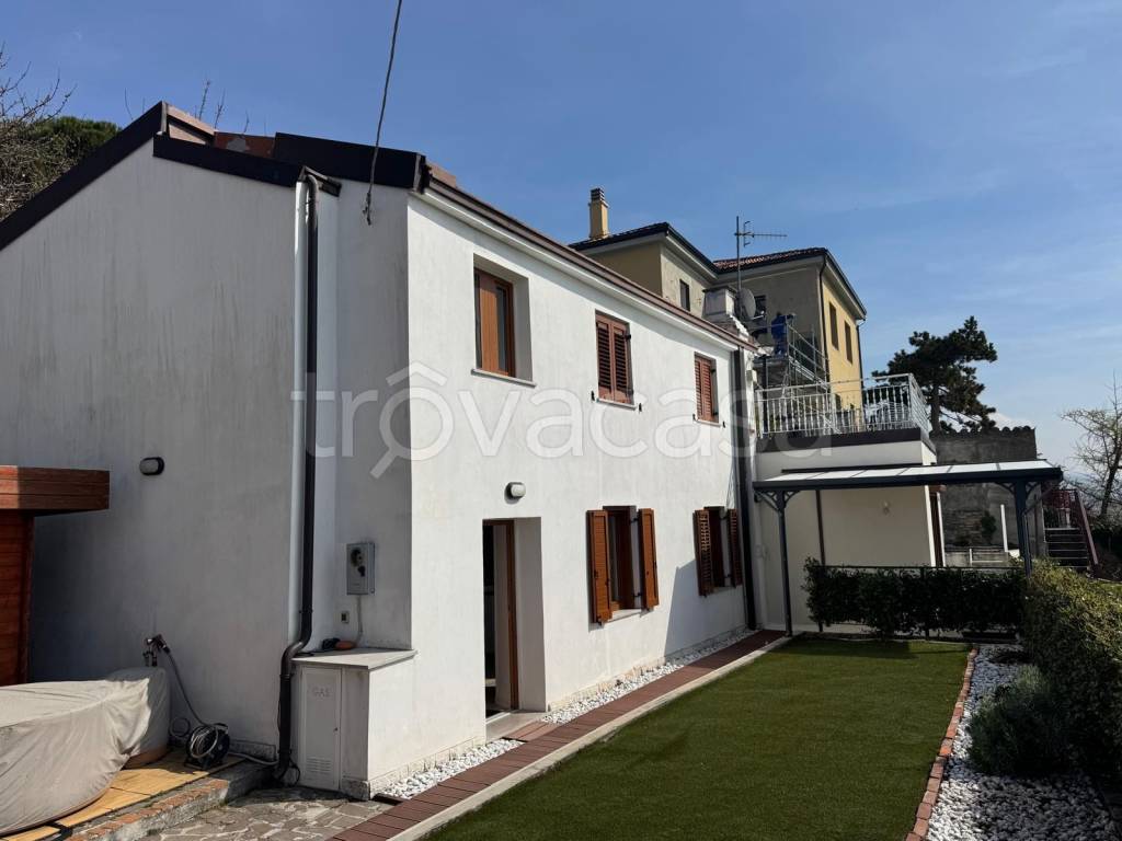 casa indipendente in vendita a Trieste in zona Scorcola