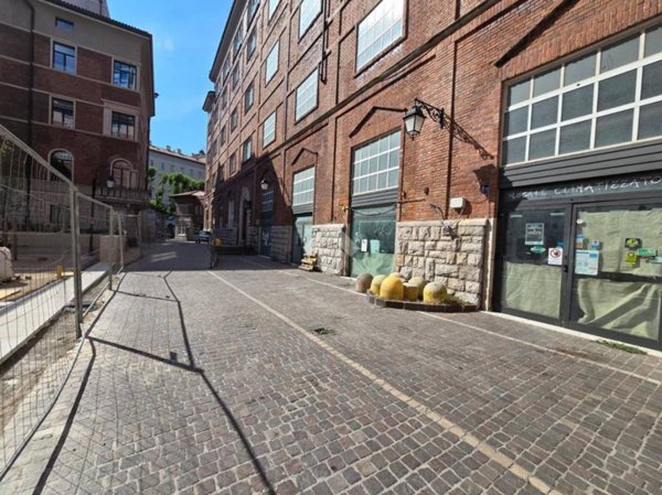 negozio in vendita a Trieste in zona Roiano