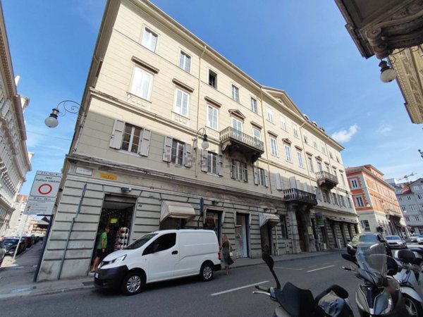 appartamento in vendita a Trieste in zona Borgo Teresiano