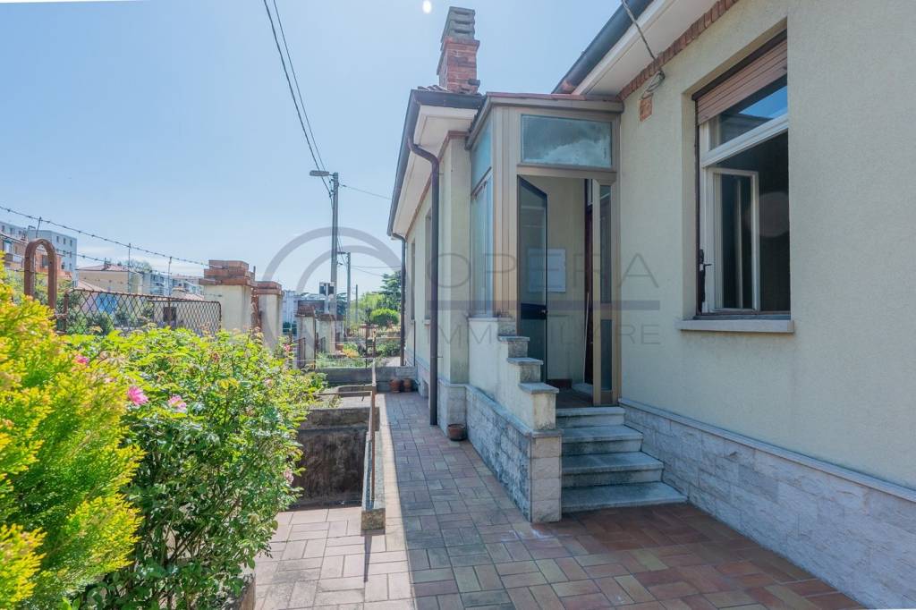 casa indipendente in vendita a Trieste in zona Chiarbola