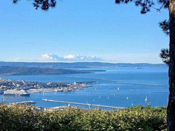 casa indipendente in vendita a Trieste in zona Opicina