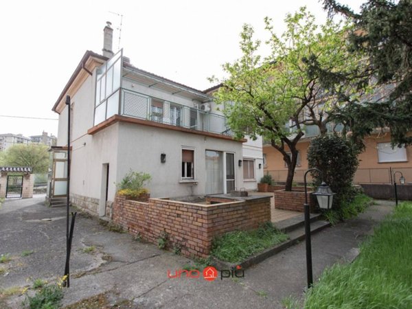 casa indipendente in vendita a Trieste in zona Chiarbola
