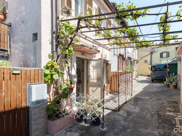 casa indipendente in vendita a Trieste in zona Valmaura
