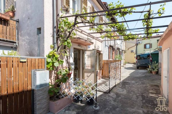 casa indipendente in vendita a Trieste in zona Valmaura