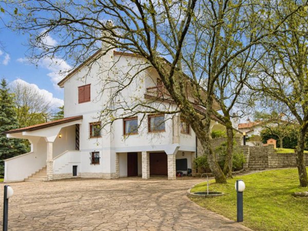 casa indipendente in vendita a Trieste in zona Opicina