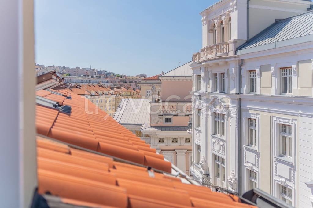 appartamento in vendita a Trieste in zona Borgo Teresiano