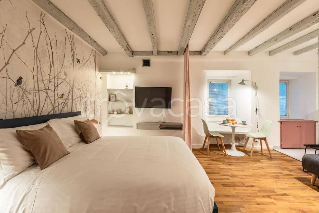 appartamento in vendita a Trieste in zona Borgo Teresiano