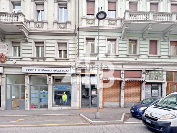 locale commerciale in vendita a Trieste in zona Barriera vecchia