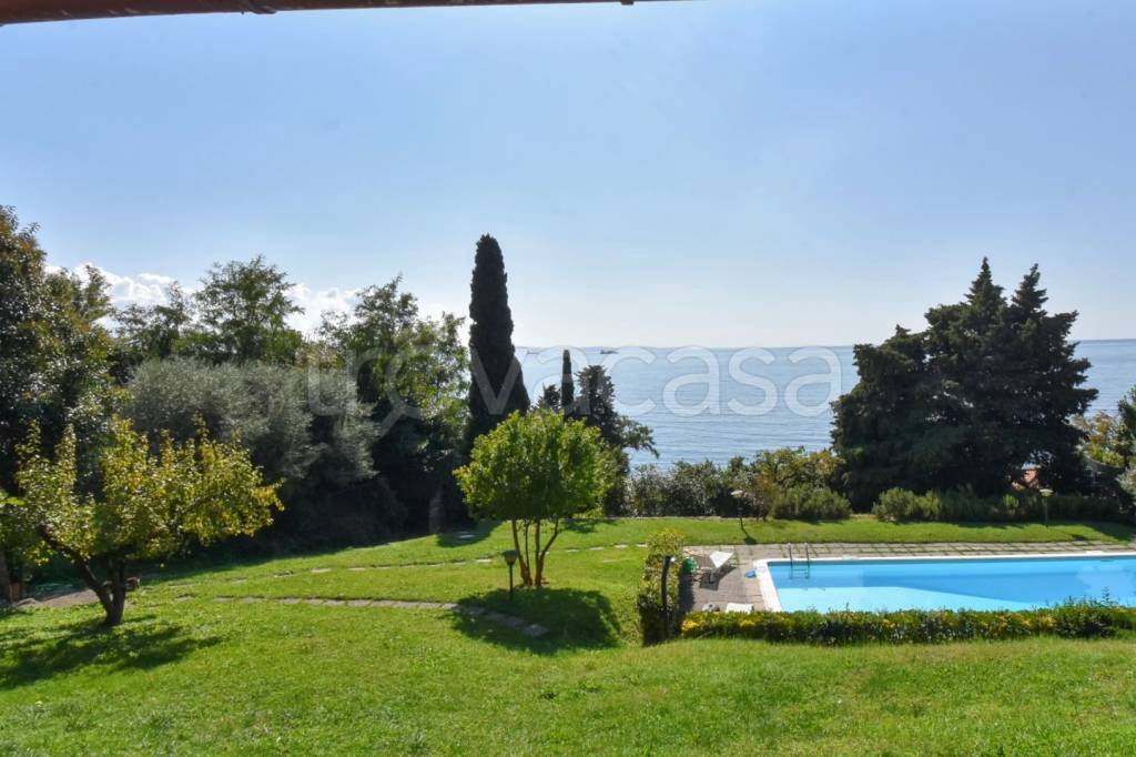 casa indipendente in vendita a Trieste in zona Grignano
