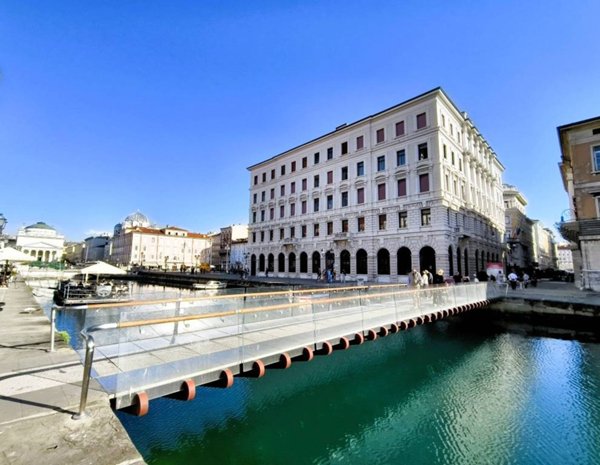 appartamento in vendita a Trieste in zona Borgo Teresiano