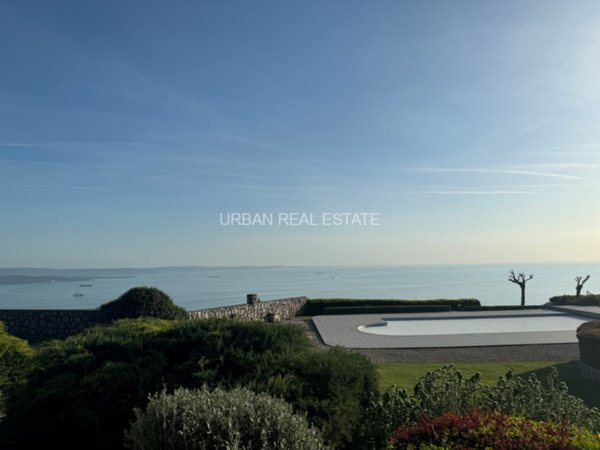 casa indipendente in vendita a Trieste in zona Miramare
