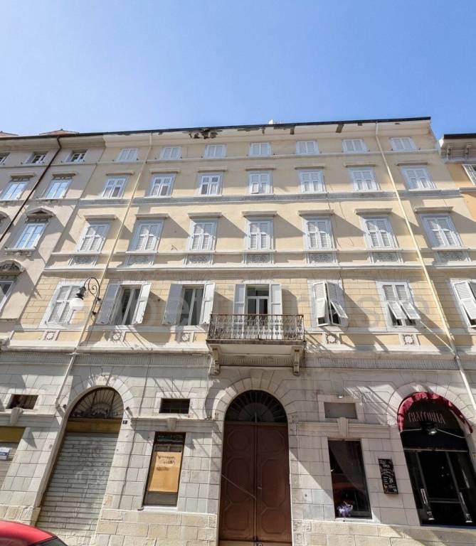 appartamento in vendita a Trieste in zona Città Vecchia