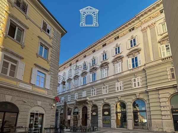 appartamento in vendita a Trieste in zona Borgo Teresiano