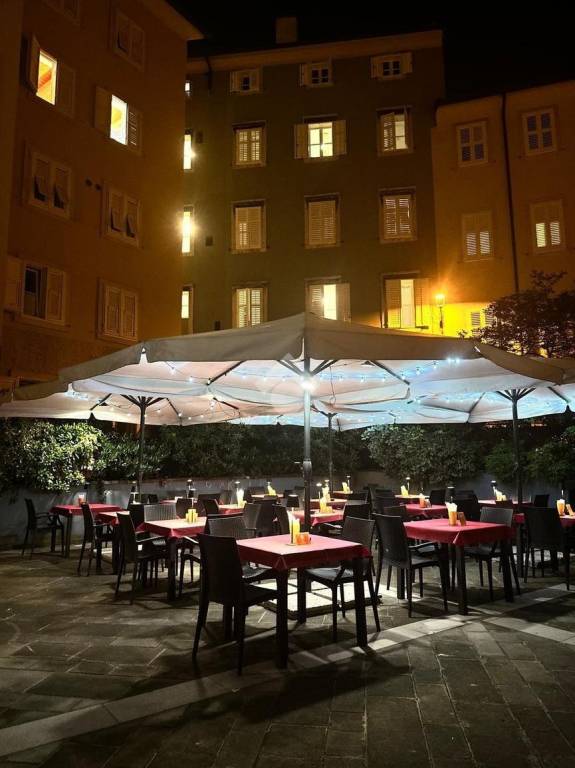 negozio in vendita a Trieste in zona Cavana