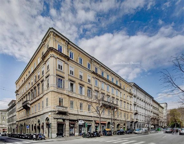 appartamento in vendita a Trieste in zona Borgo Teresiano