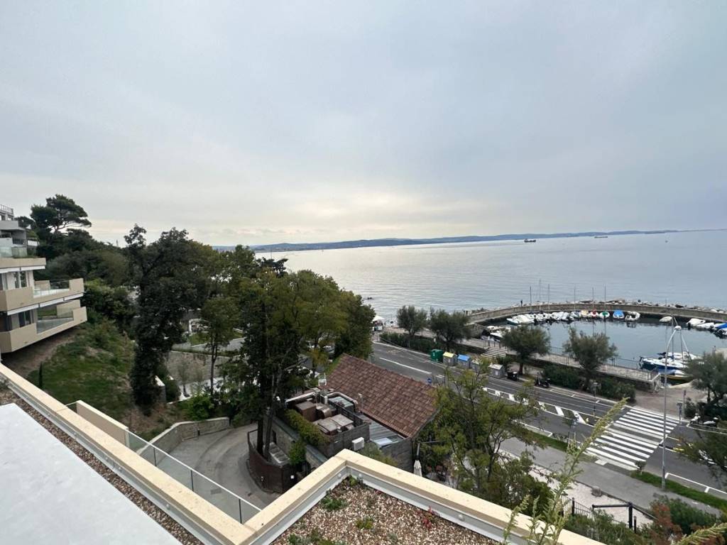 appartamento in vendita a Trieste in zona Barcola