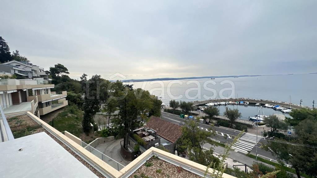 appartamento in vendita a Trieste in zona Barcola