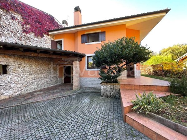 casa indipendente in vendita a Trieste in zona Trebiciano