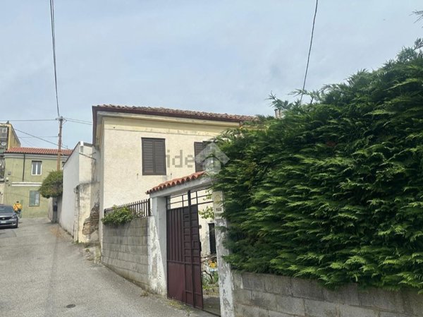 esavano in vendita a Trieste