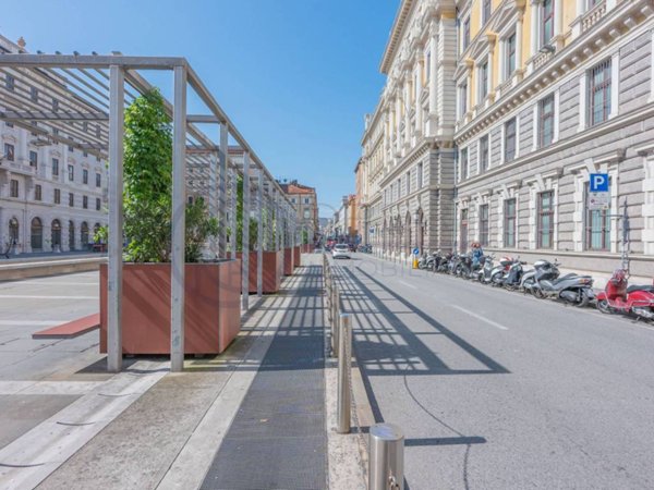 appartamento in vendita a Trieste in zona Borgo Teresiano
