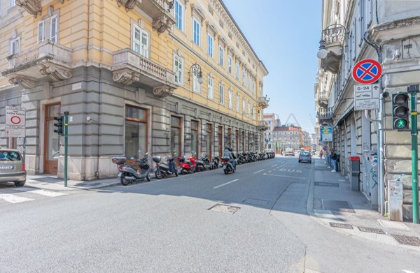 appartamento in vendita a Trieste in zona Borgo Teresiano