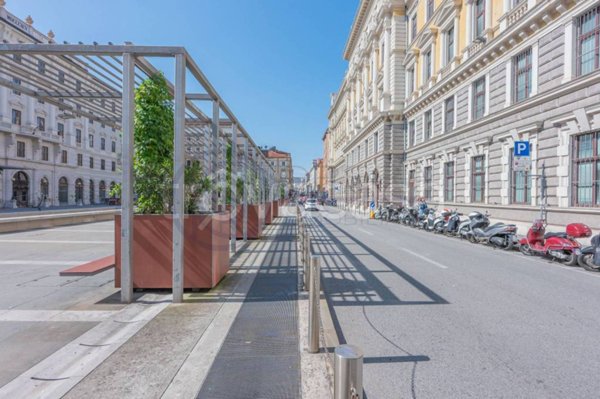 appartamento in vendita a Trieste in zona Borgo Teresiano