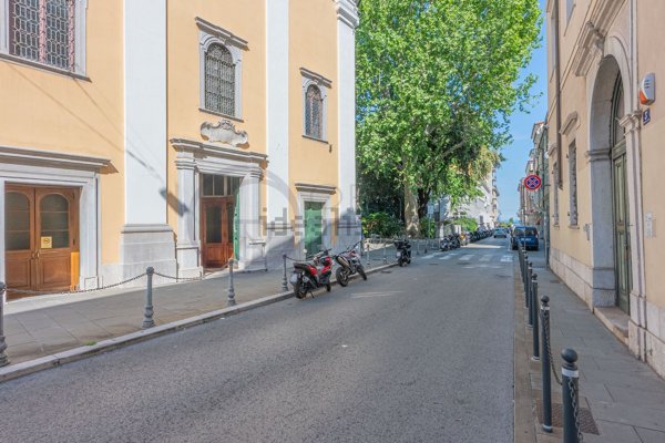 appartamento in vendita a Trieste in zona Cavana