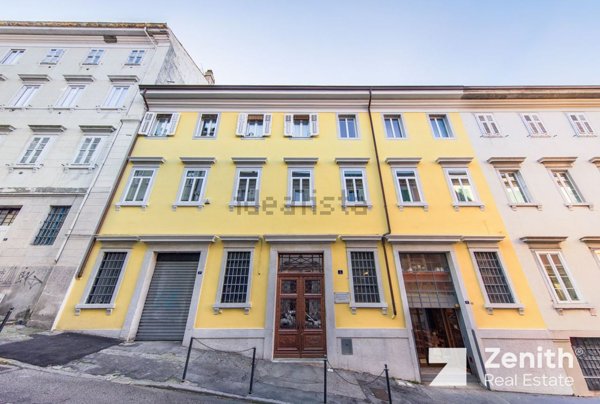 appartamento in vendita a Trieste in zona Città Vecchia