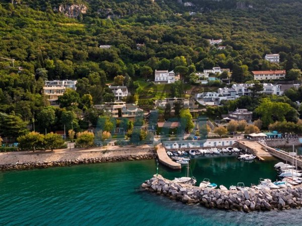 appartamento in vendita a Trieste in zona Barcola