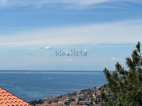 casa indipendente in vendita a Trieste in zona Scorcola