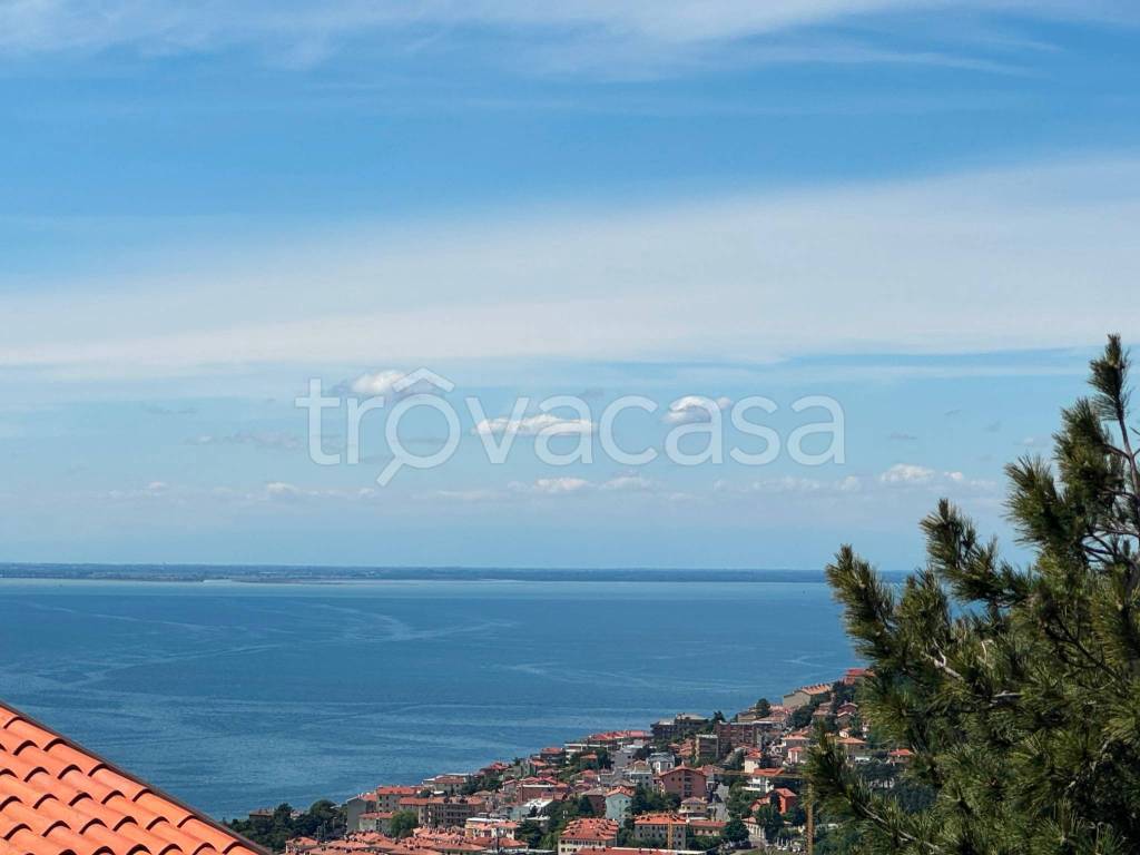 casa indipendente in vendita a Trieste in zona Scorcola