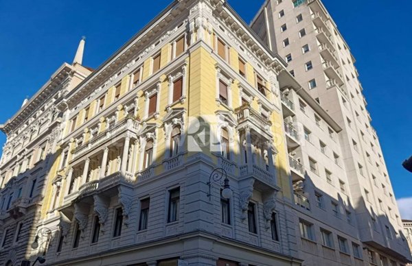 appartamento in vendita a Trieste in zona Borgo Teresiano